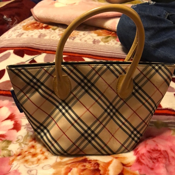 Burberry - Picture 1 of 8
